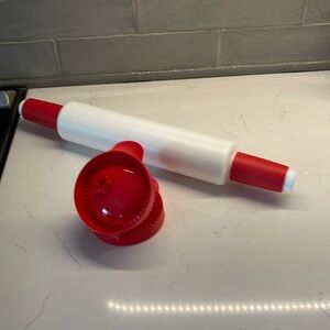 New Tupperware Rollin Pin and Sandwich/Pie Sealer